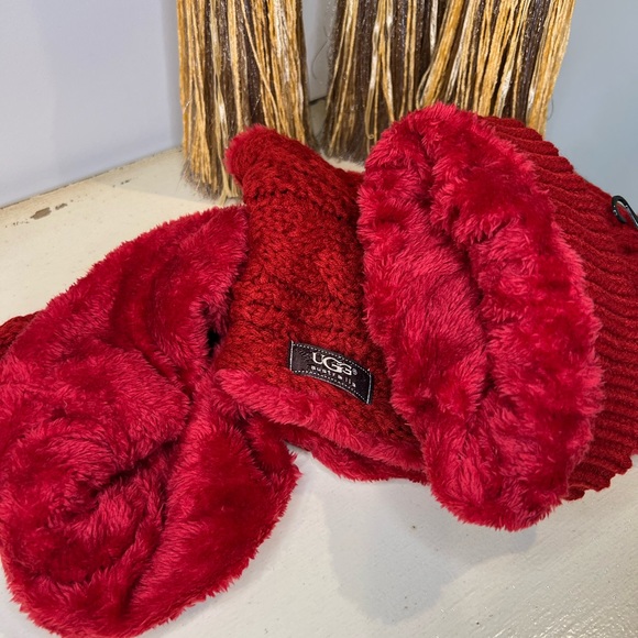 COPY - UGG Red Hat & Infinity Scarf Set - Picture 3 of 3